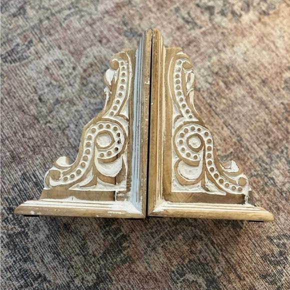 Farmhouse Boho Antique Style Bookends Decor - Picture 3 of 3
